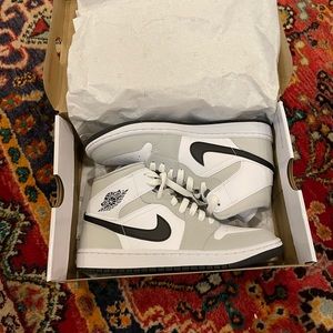 Nike Air Jordan 1 Mid Womens - RARE grey fog/black white combo